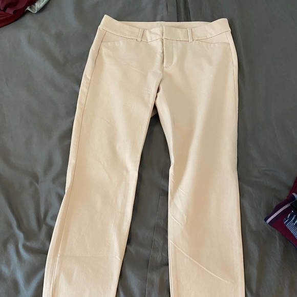 Old navy women’s khakis - Picture 1 of 4